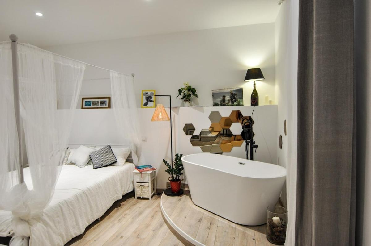 Deluxe Artistic Loft Apartment *